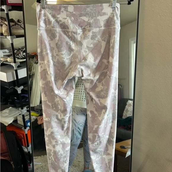 Savvi Lifestyle Co. Women’s Opal Light Camo Camouflage Leggings Large - Picture 3 of 3